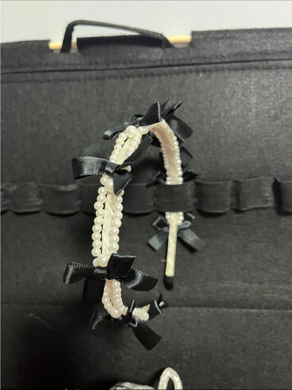 Pearl & Black Bow Headband - Elegant Women’s Hair Accessory
